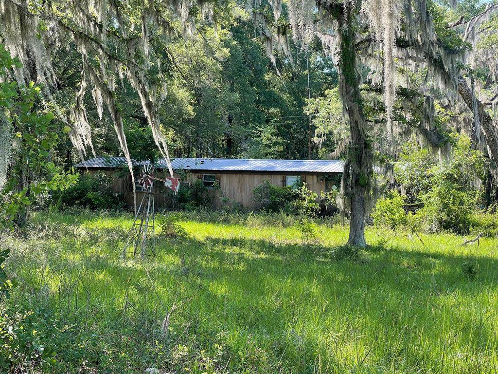 621 Grandpa Way - Photo 1