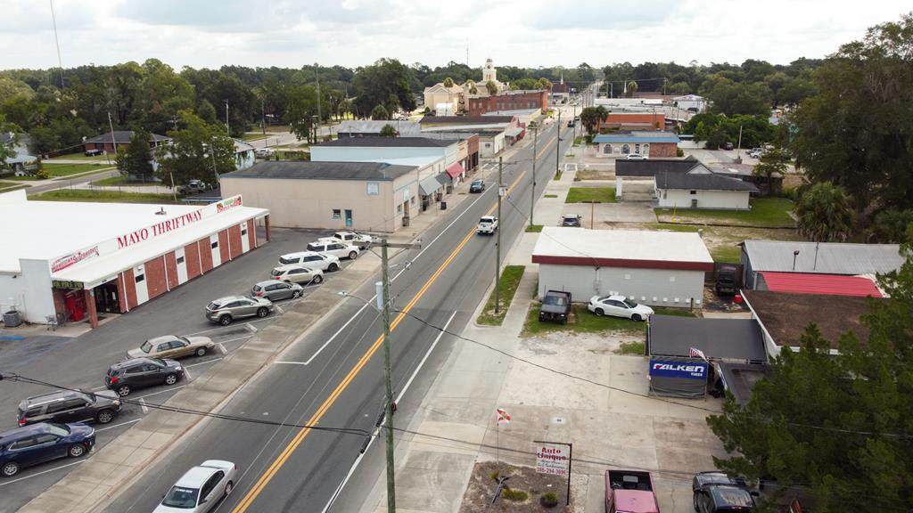 305 Main St - Photo 1