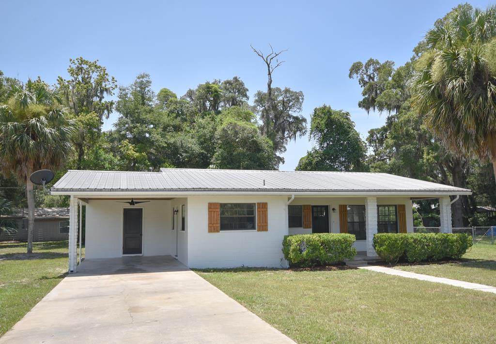 600 214th Ave - Photo 1