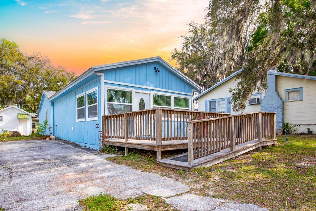 903 Riverside Dr - Photo 1