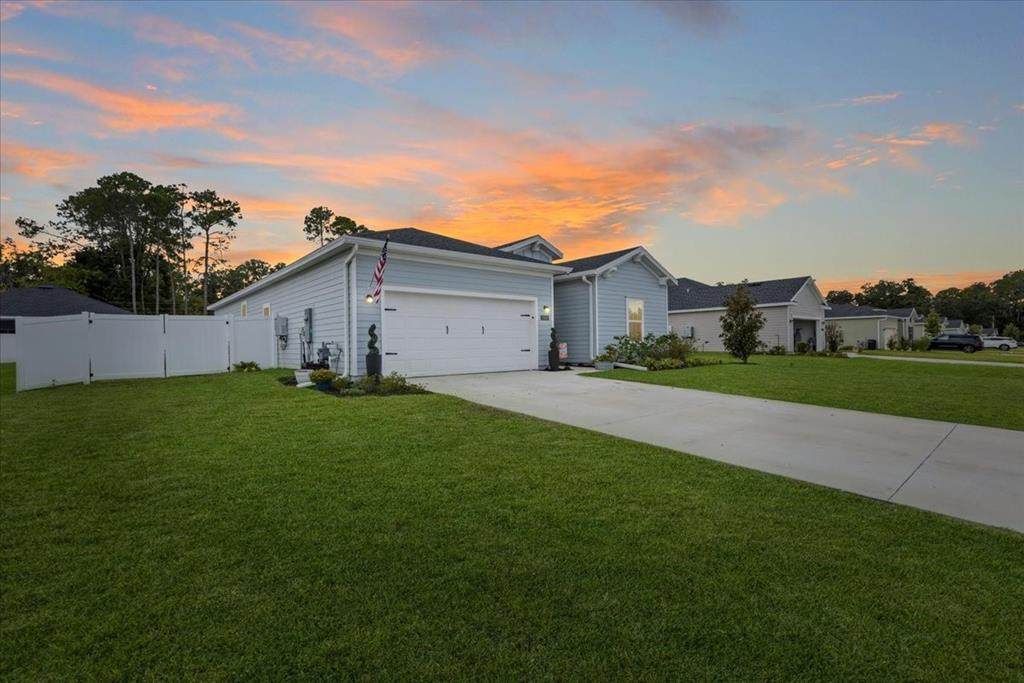 551 4th Pl - Photo 1