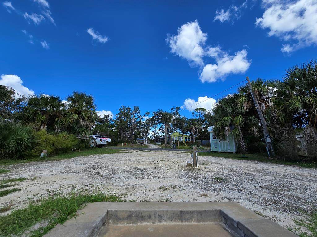 914 Riverside Dr - Photo 1