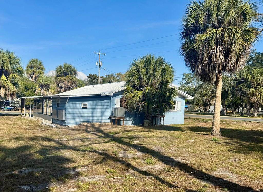 1210 Hawthorne Ave - Photo 1