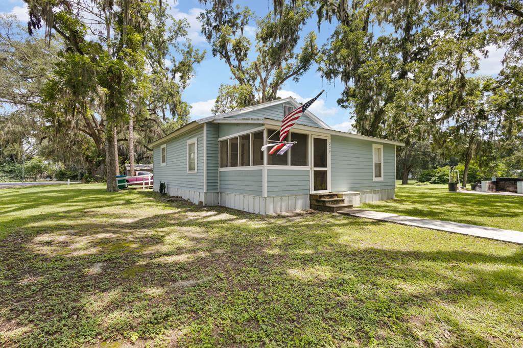 729 3rd Ave - Photo 1