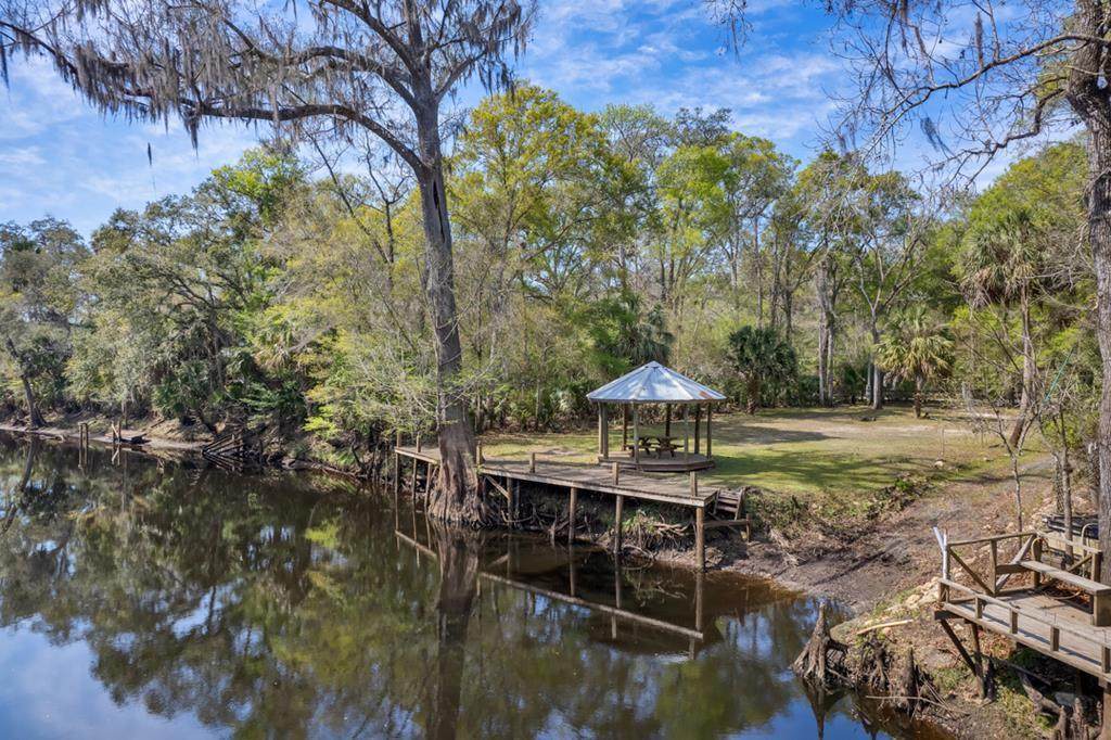 1940 River Rd - Photo 1
