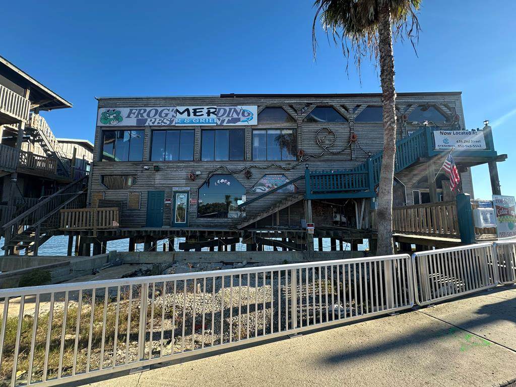 450 Dock St - Photo 1