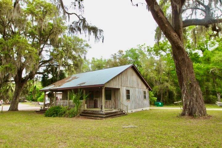 1401 Main St - Photo 1