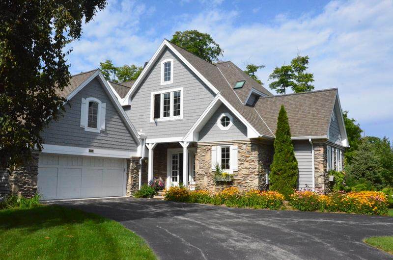 10715 Admiral Dr - Photo 1