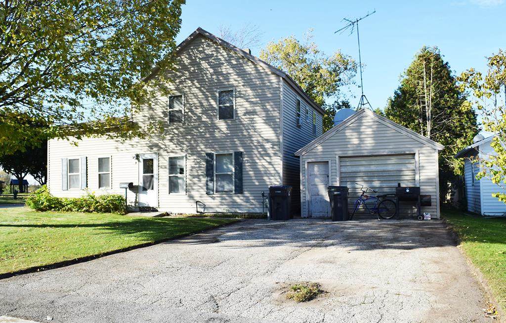 921 Navarino St - Photo 1