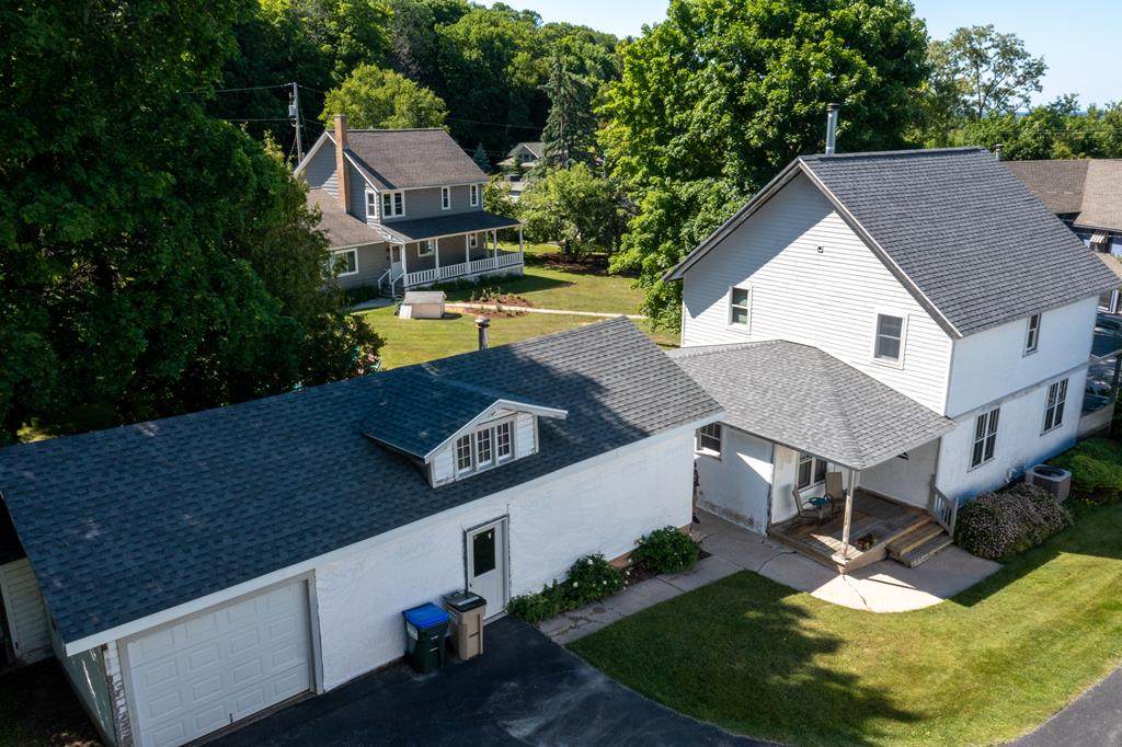 2375 Maple Dr - Photo 1
