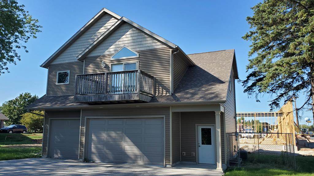 835 S Duluth Ave - Photo 1