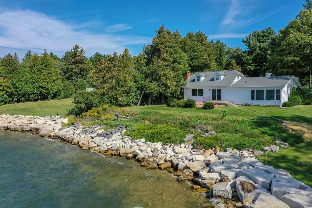 3863 Bay Shore Dr - Photo 1
