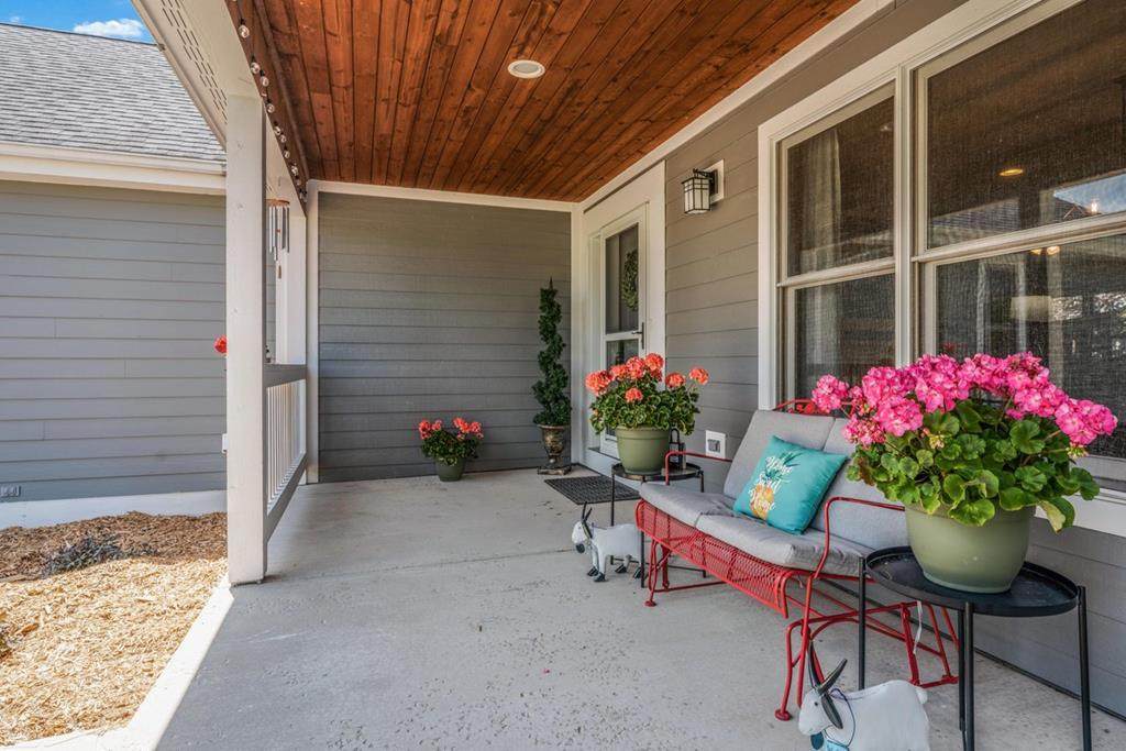 10523 S Highland Rd - Photo 1