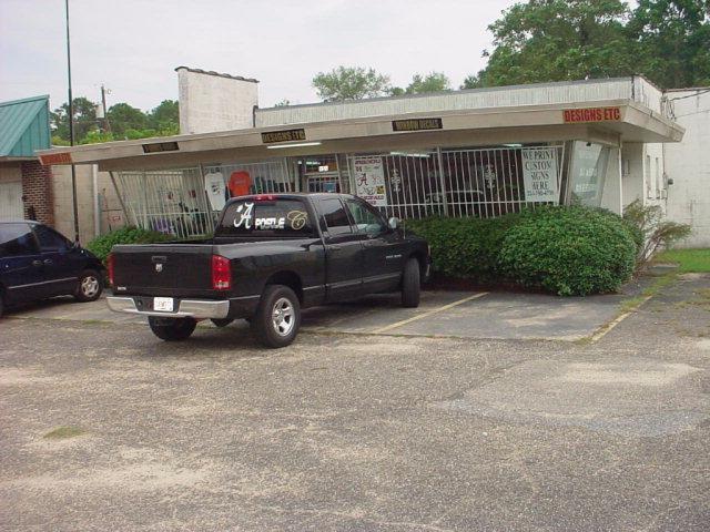 655 Selma St - Photo 1