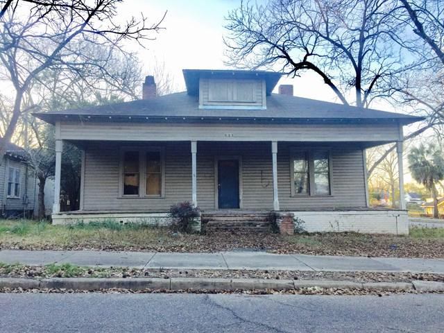 300 Appletree St - Photo 1