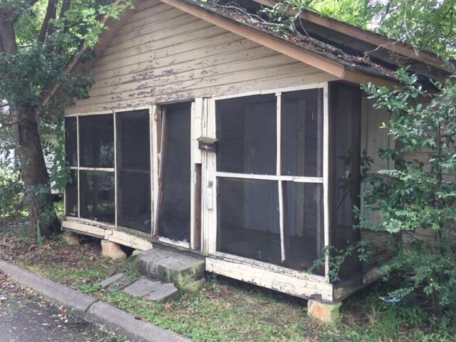 511 Tacoma St - Photo 1