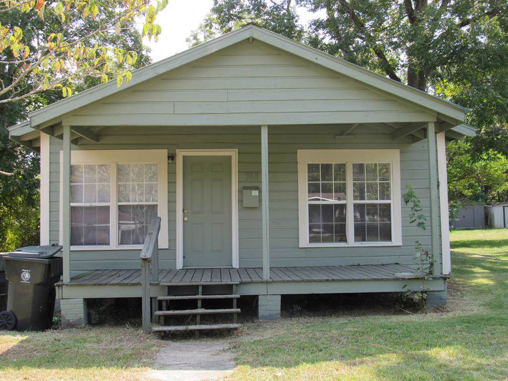 748 Selma - Photo 1