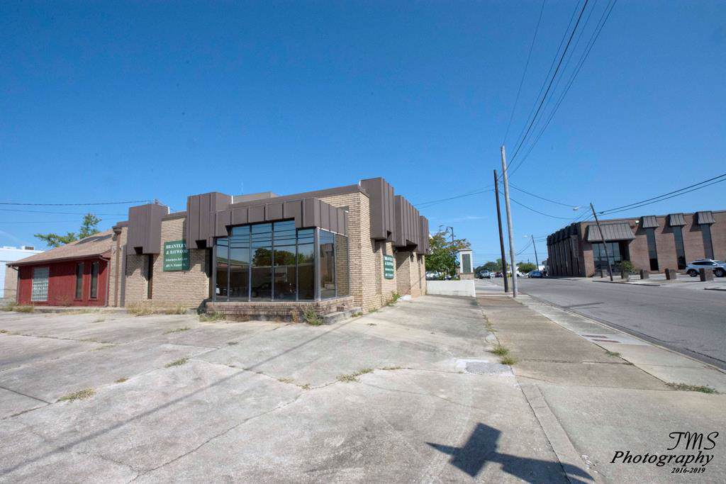 401 Foster - Photo 1