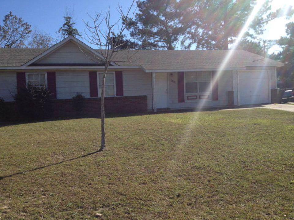 2406 Creekwood - Photo 1