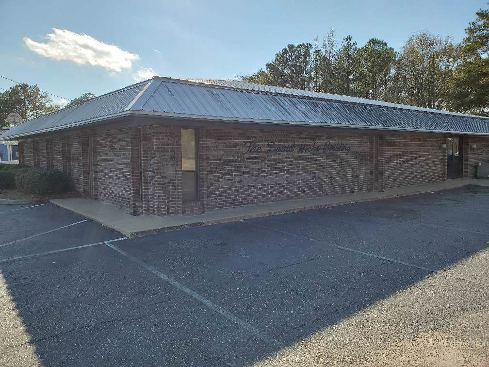 406 Dothan Rd - Photo 1