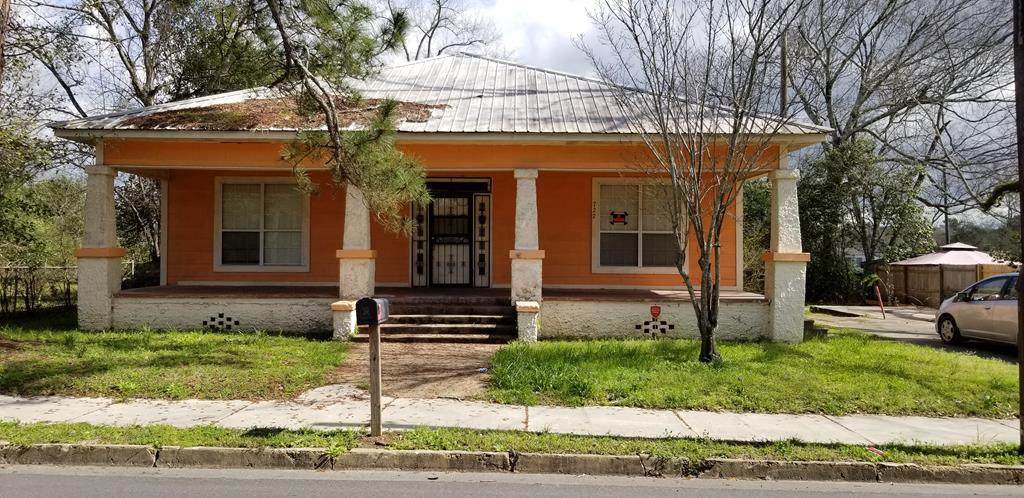 727 Appletree St. - Photo 1