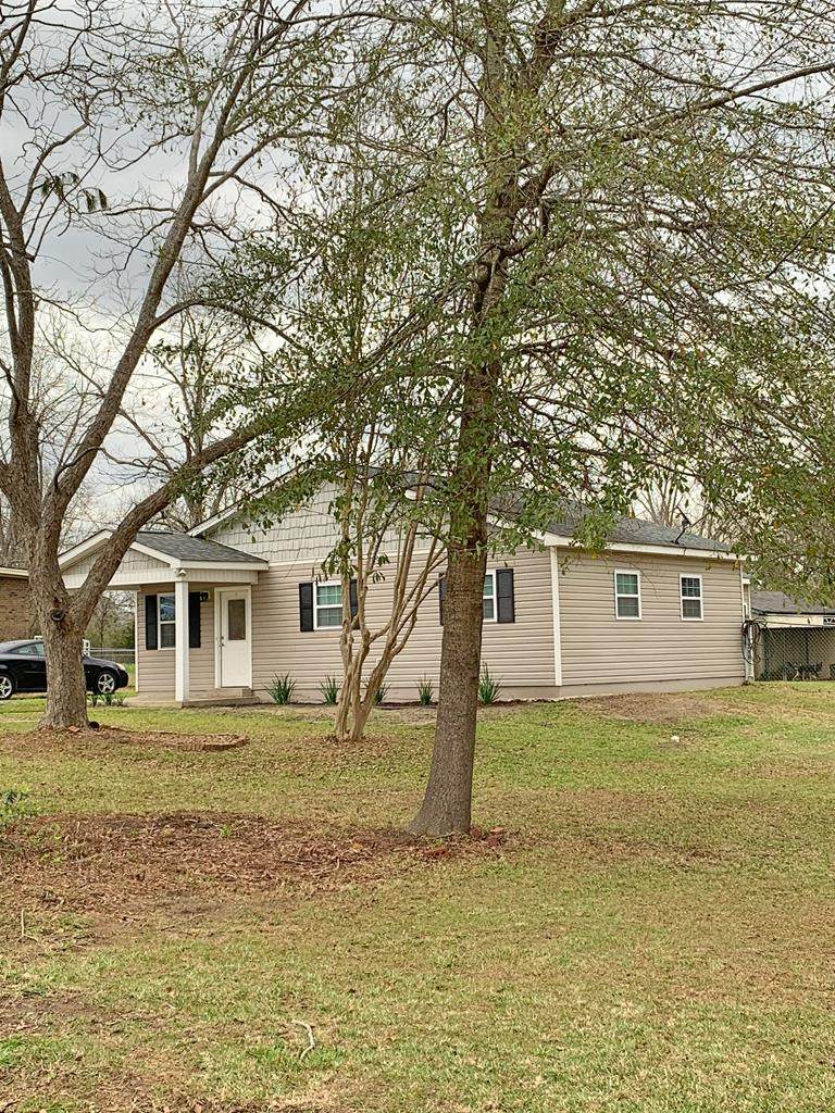 2211 Norwood Dr - Photo 1