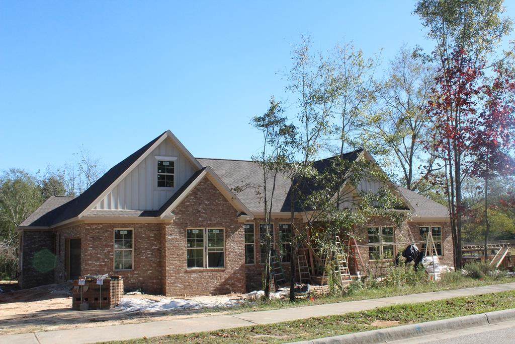 502 Oakwood Drive - Photo 1