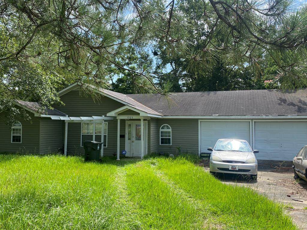 1303 Woodland Dr - Photo 1