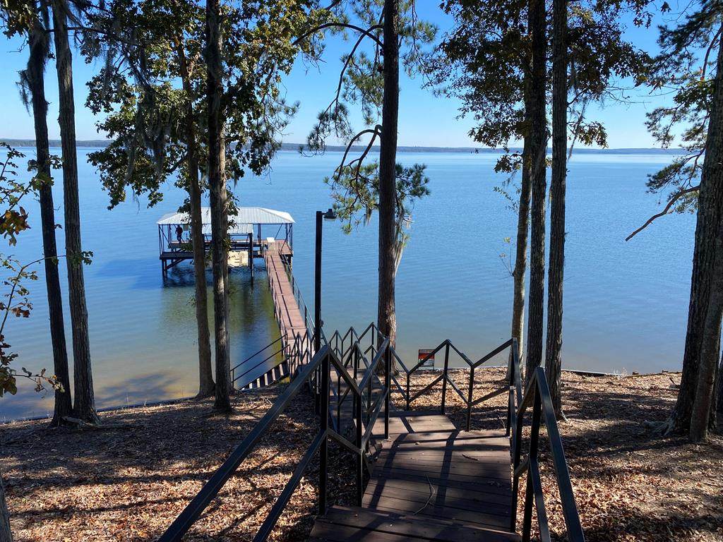 463 Holiday Drive - Photo 1