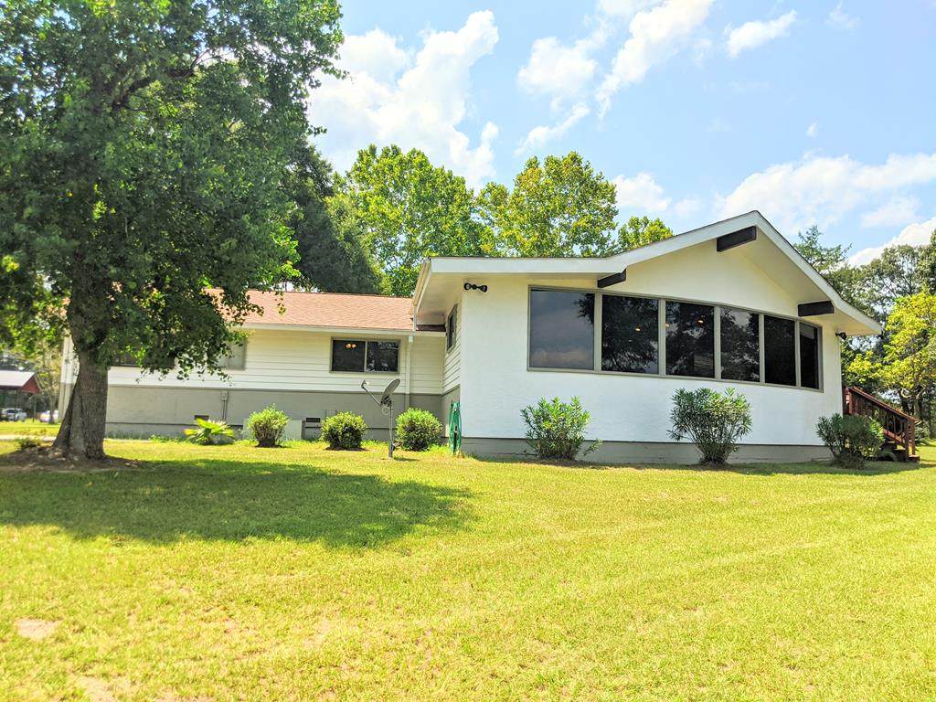 692 Pebble Road - Photo 1