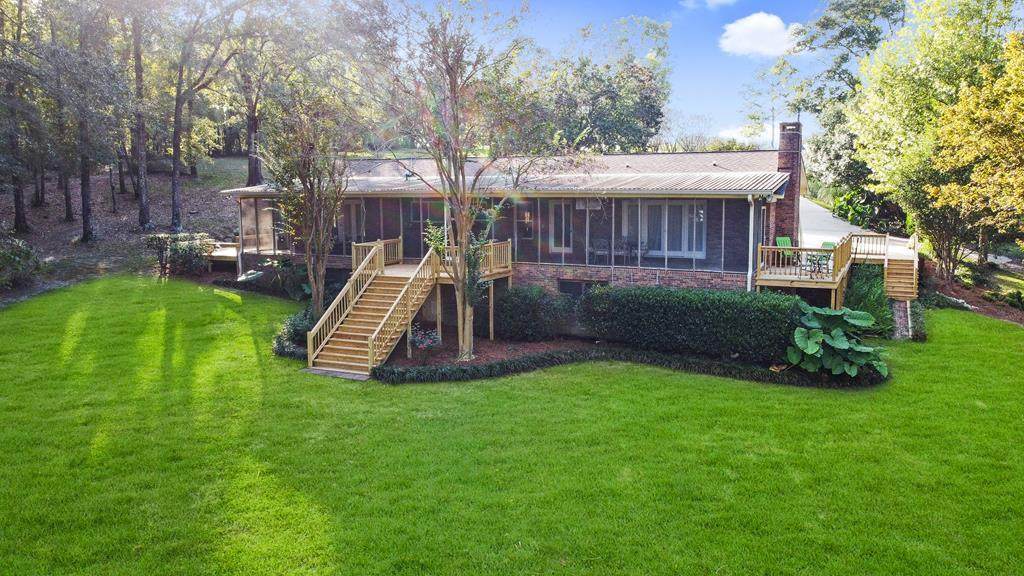 205 Woodlawn Drive - Photo 1