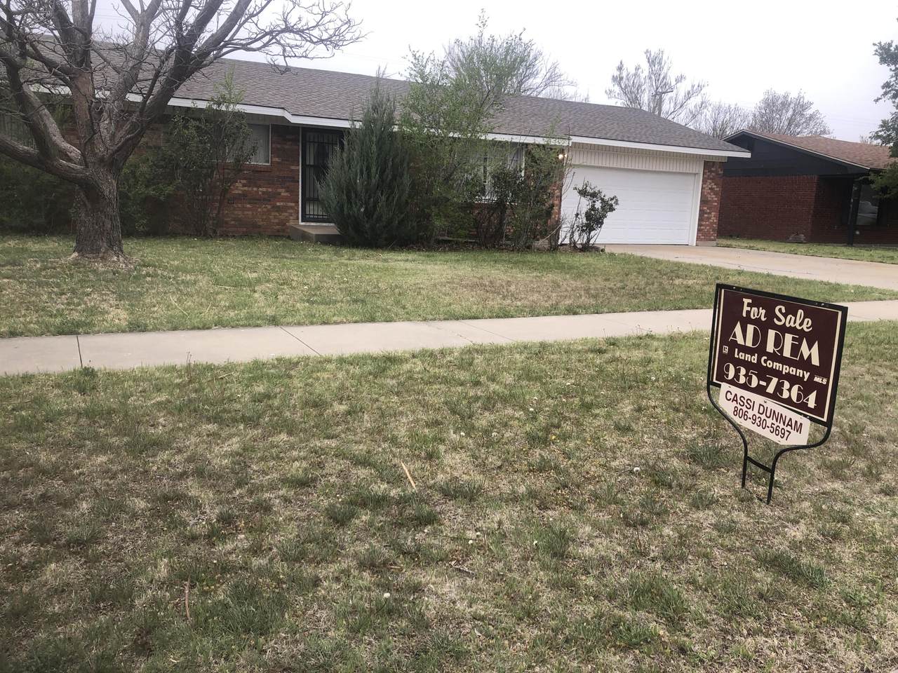 712 Mills Ave - Photo 1