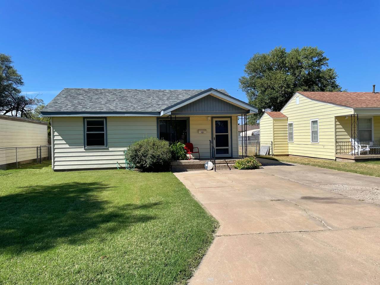 203 Cedar Ave - Photo 1
