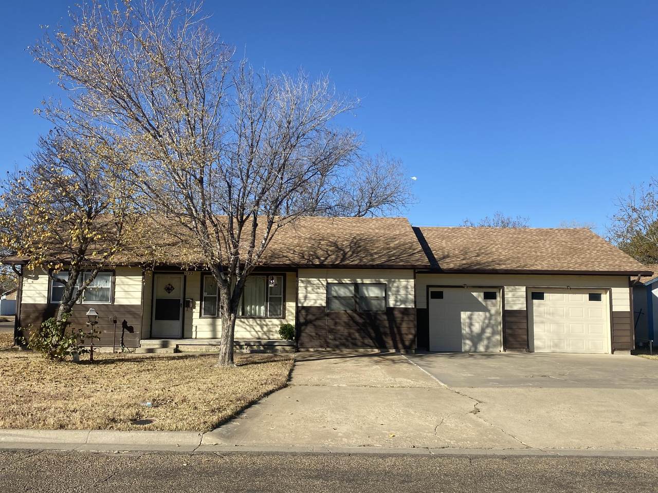 1122 Zauk Ave - Photo 1