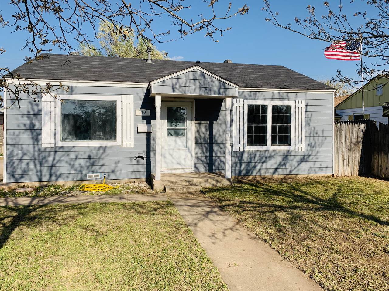 210 Pine Ave - Photo 1