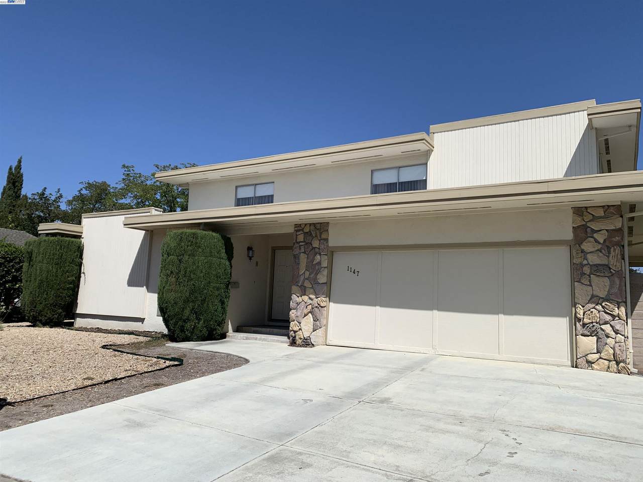 1147 Aster Ln - Photo 1