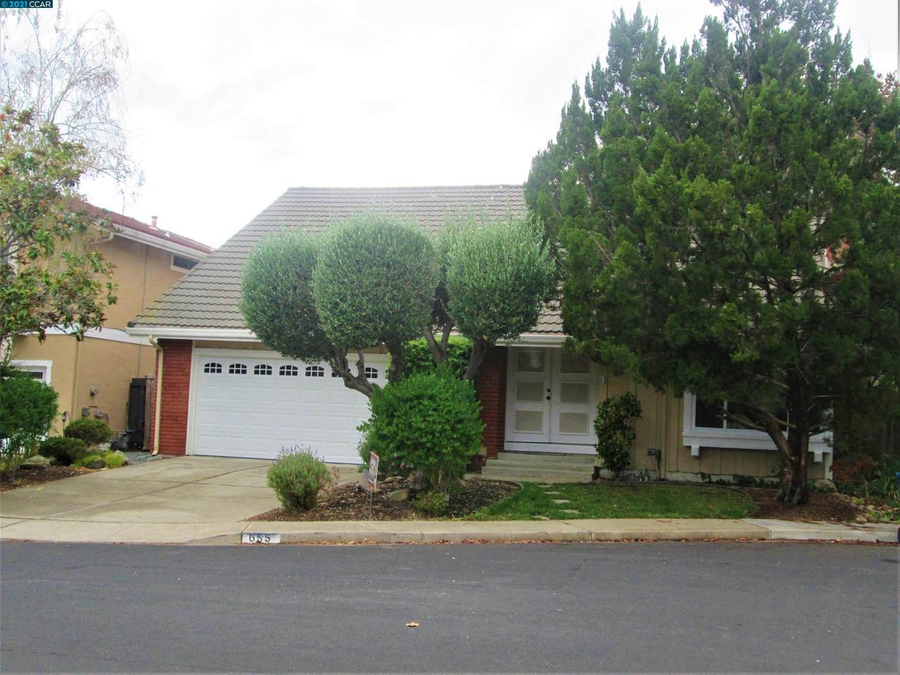 655 Russet Ct - Photo 1