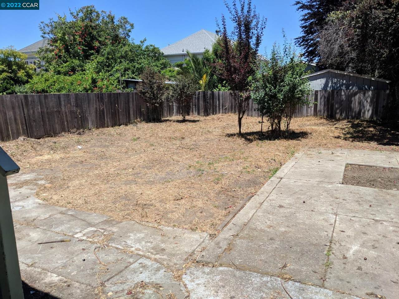 984 53rd St - Photo 1