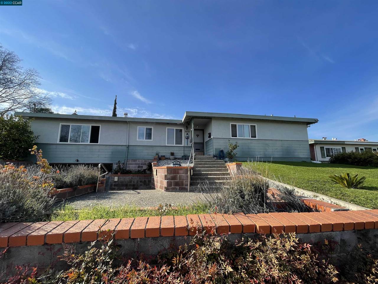 1904 Crestwood Dr - Photo 1