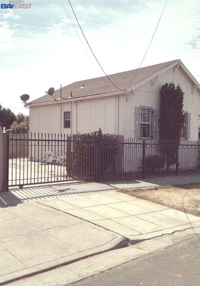 3820 Waller Ave - Photo 1