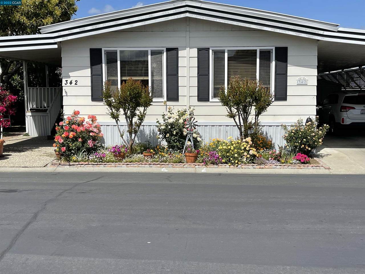 342 Flores Court - Photo 1