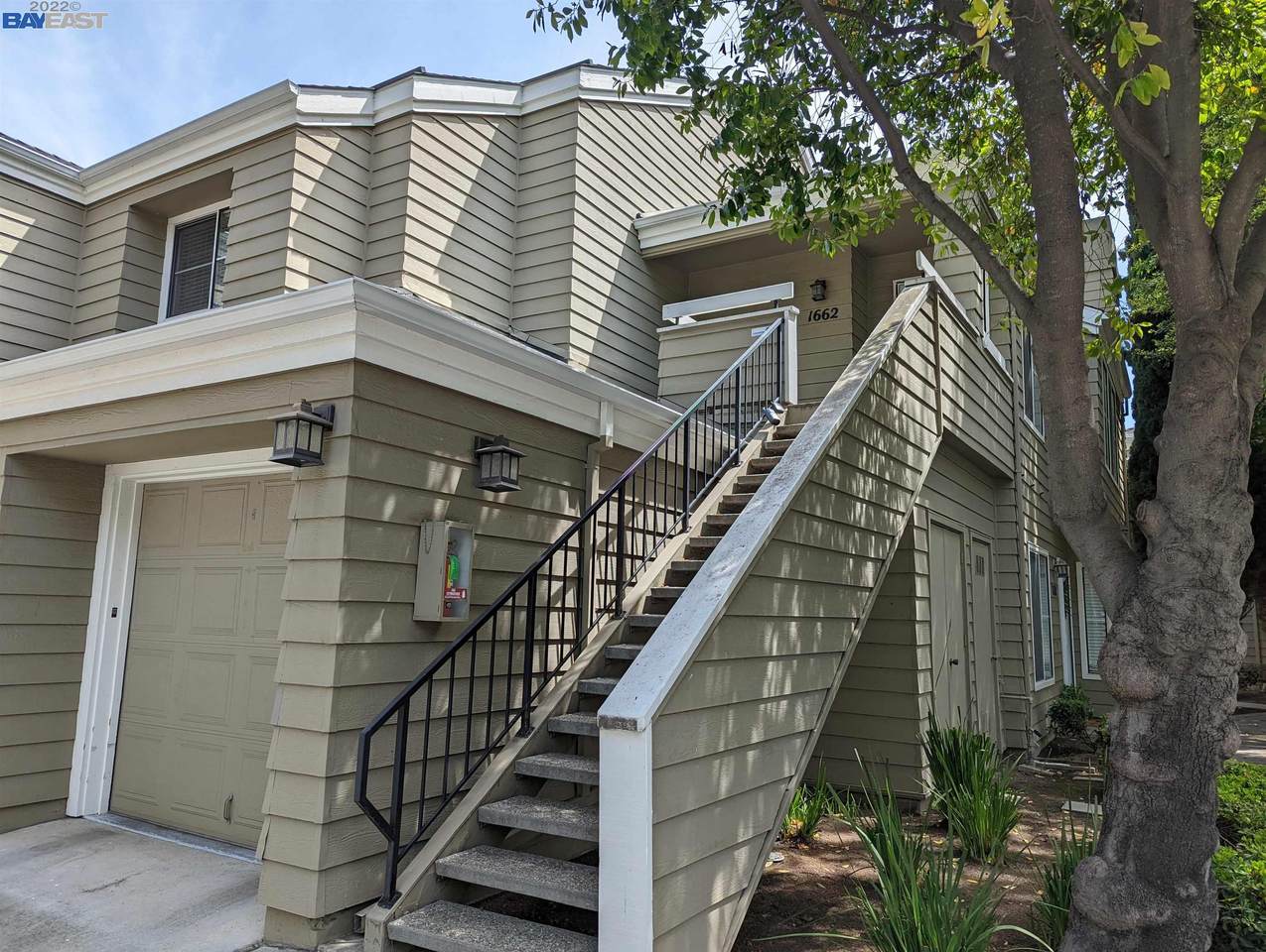 1662 Parkview Green Cir - Photo 1
