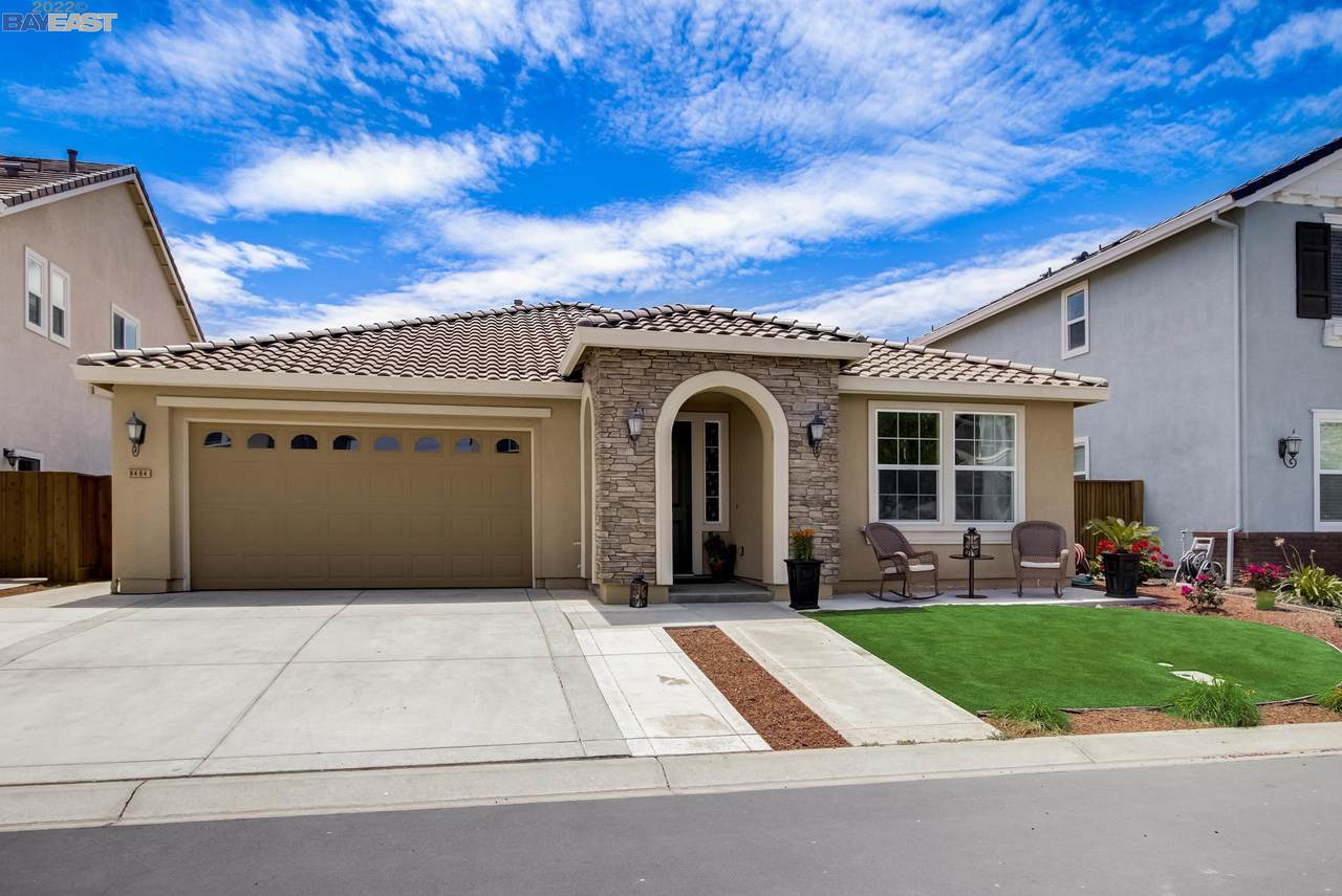 8464 Pinehollow Cir - Photo 1