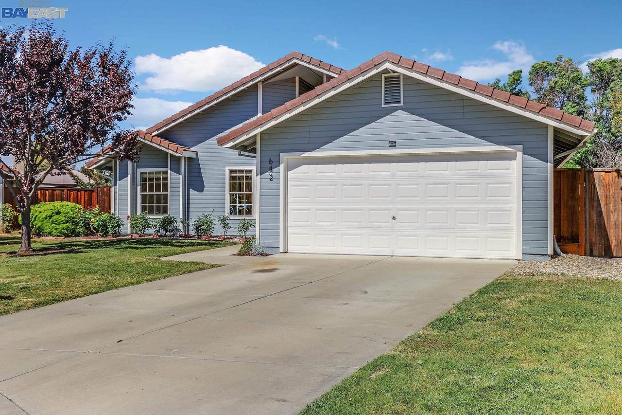 642 Saddleback Ct - Photo 1