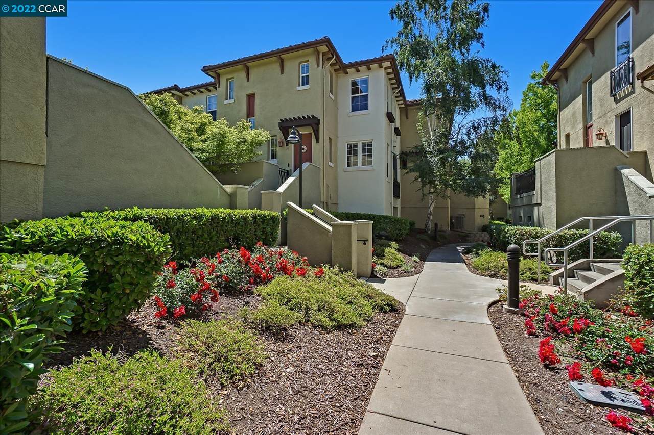 26 Picasso Ct - Photo 1