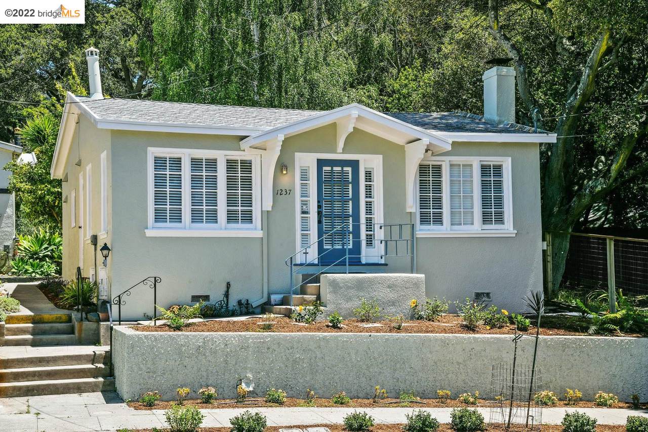 1237 Oxford St - Photo 1