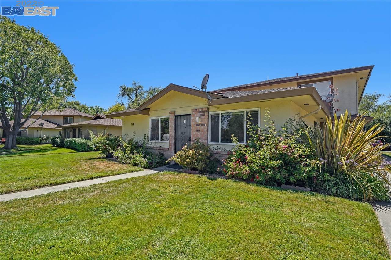 2155 Eric Ct - Photo 1