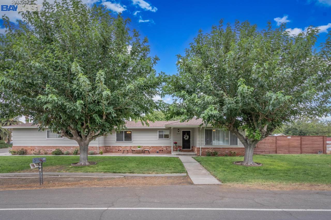 22992 Currier Dr - Photo 1