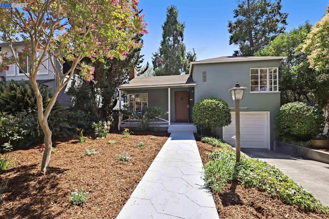 4433 Tompkins Ave - Photo 1