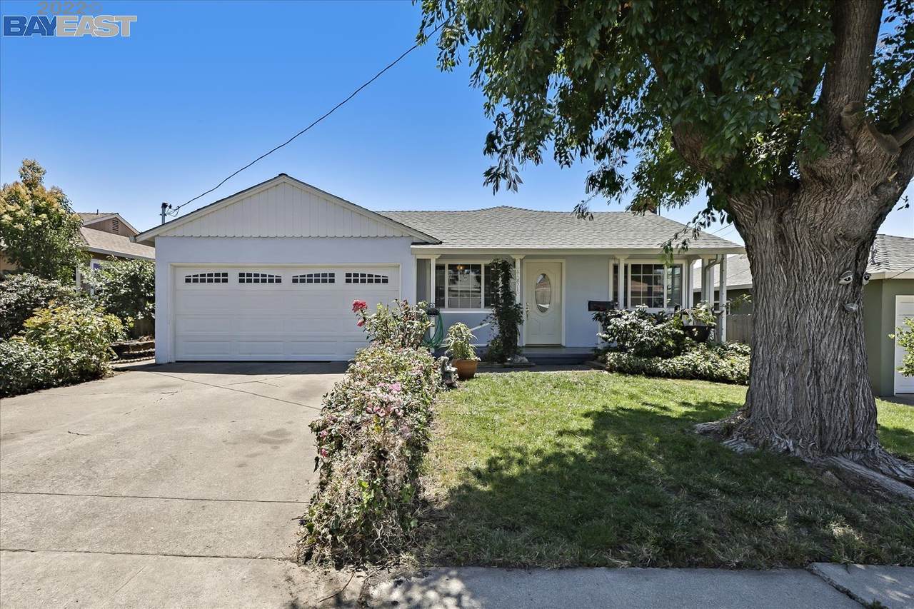 4051 Meadowview Dr - Photo 1